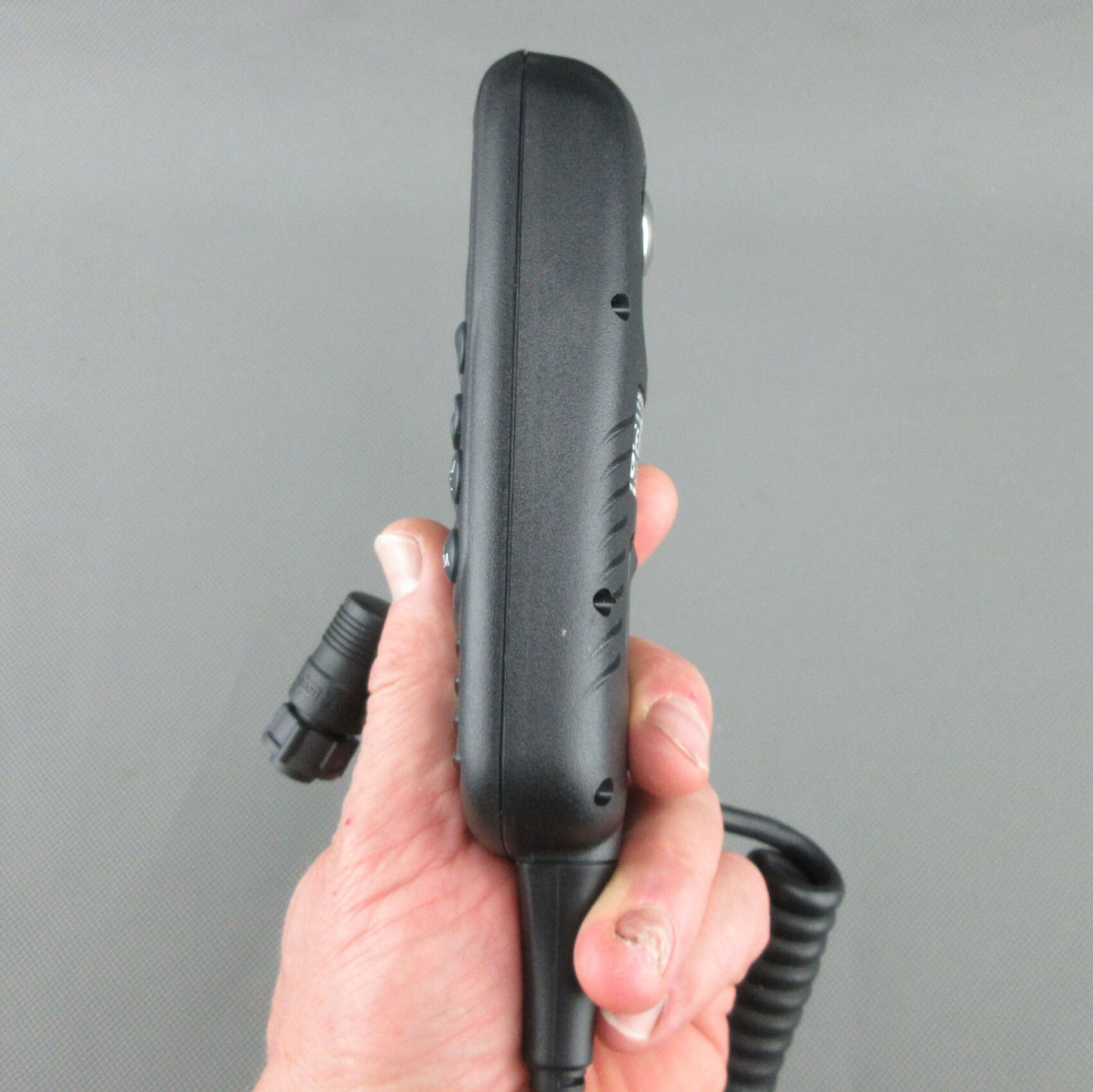 Vista del lato destro della cornetta Raymarine® Ray260 A80197.